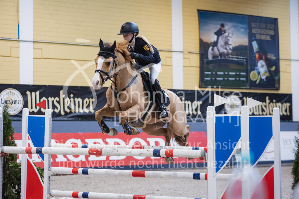 230212_Warstein_Pony-M-243 | Deine schönsten Turniermomente als professionelle Fotos! Entdecke hochwertige Pferdesport-Fotografie im Online-Shop. Jetzt Fotos finden & bestellen!