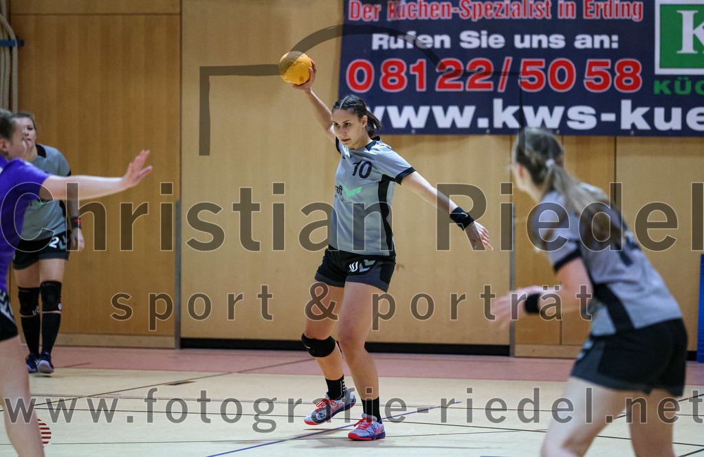 2022-11-12_028_SpVgg_Altenerding_II_gegen_SC_Kirchdorf | Erding, Deutschland, 12.11.2022:
Handball, Bezirksliga Frauen Altbayern 2022 / 2023, 5. Spieltag, SpVgg Altenerding II gegen SC Kirchdorf, Endergebnis: 24:19

Veronika Sellmaier (SC Kirchdorf, #10)

Foto: Christian Riedel / fotografie-riedel.net