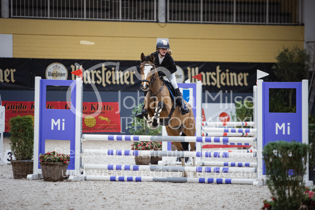 221112_Warstein_E-Stil-447 | Deine schönsten Turniermomente als professionelle Fotos! Entdecke hochwertige Pferdesport-Fotografie im Online-Shop. Jetzt Fotos finden & bestellen!