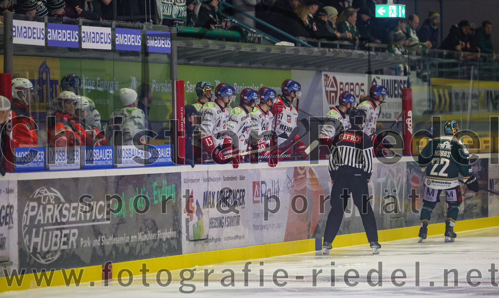 2025-11-16_038_TSV_Erding_gegen_Selber_Woelfe | Erding, Deutschland, 16.11.2025:Eishockey, Oberliga Süd 2025 / 2026, 17. Spieltag, TSV Erding gegen Selber Wölfe, Endergebnis: 3:1Foto: Christian Riedel / fotografie-riedel.net