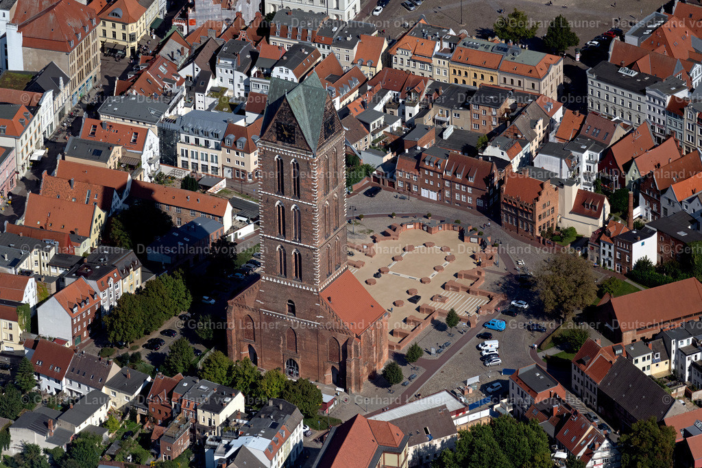 4062201 | WISMAR 08.09.2021 Ruine des Kirchengebäude der " St. Marien " in Wismar im Bundesland Mecklenburg-Vorpommern, Deutschland. Weiterführende Informationen bei: Hansestadt Wismar. // Ruins of church building " St. Marien " in Wismar in the state Mecklenburg - Western Pomerania, Germany. Further information at: Hansestadt Wismar. Foto: Gerhard Launer