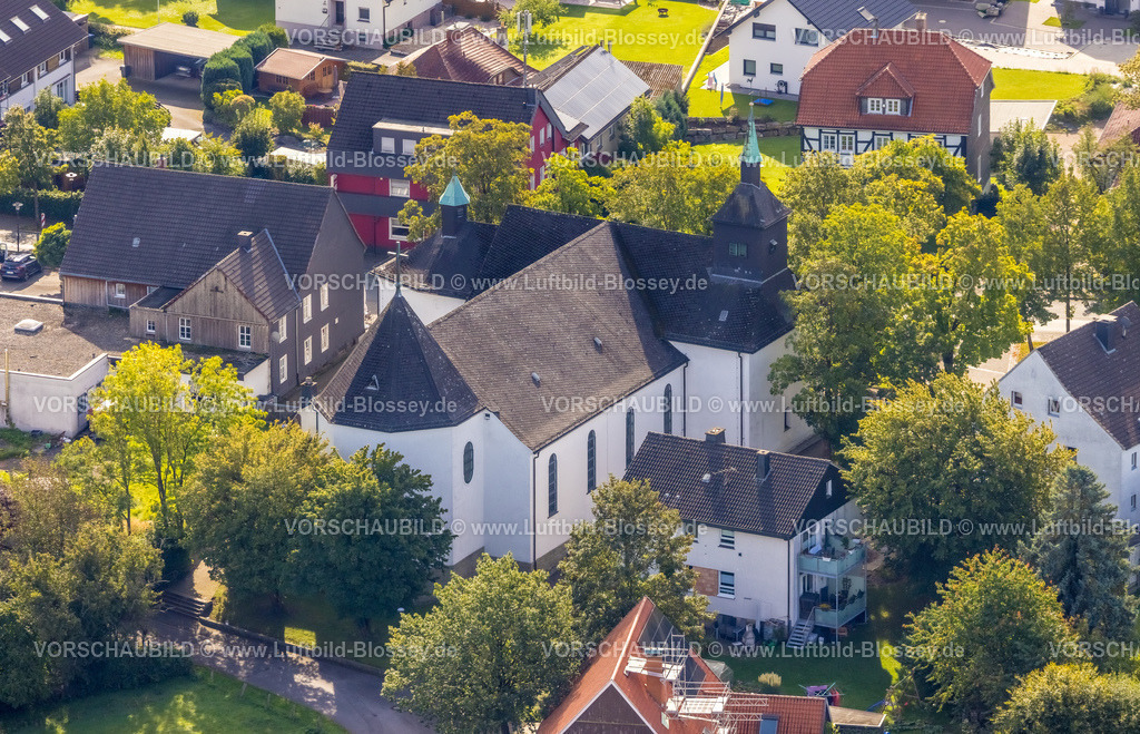 Arnsberg230904238 | Luftbild, Kath. Kirche St. Urbanus, Voßwinkel, Arnsberg, Sauerland, Nordrhein-Westfalen, Deutschland