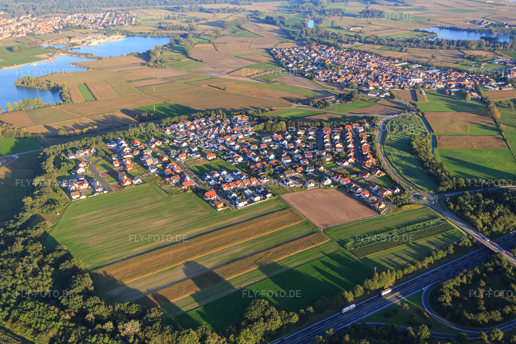Luftbild: Ortsansicht von Westen im Ortsteil Hardtwald in Neupotz im Bundesland Rheinland-Pfalz in Deutschland. Foto: IMG_073130.jpg vom 23.09.2014 durch Werner Riehm/FLY-FOTO.deAuflösung des Originals: 5472 x 3648 px