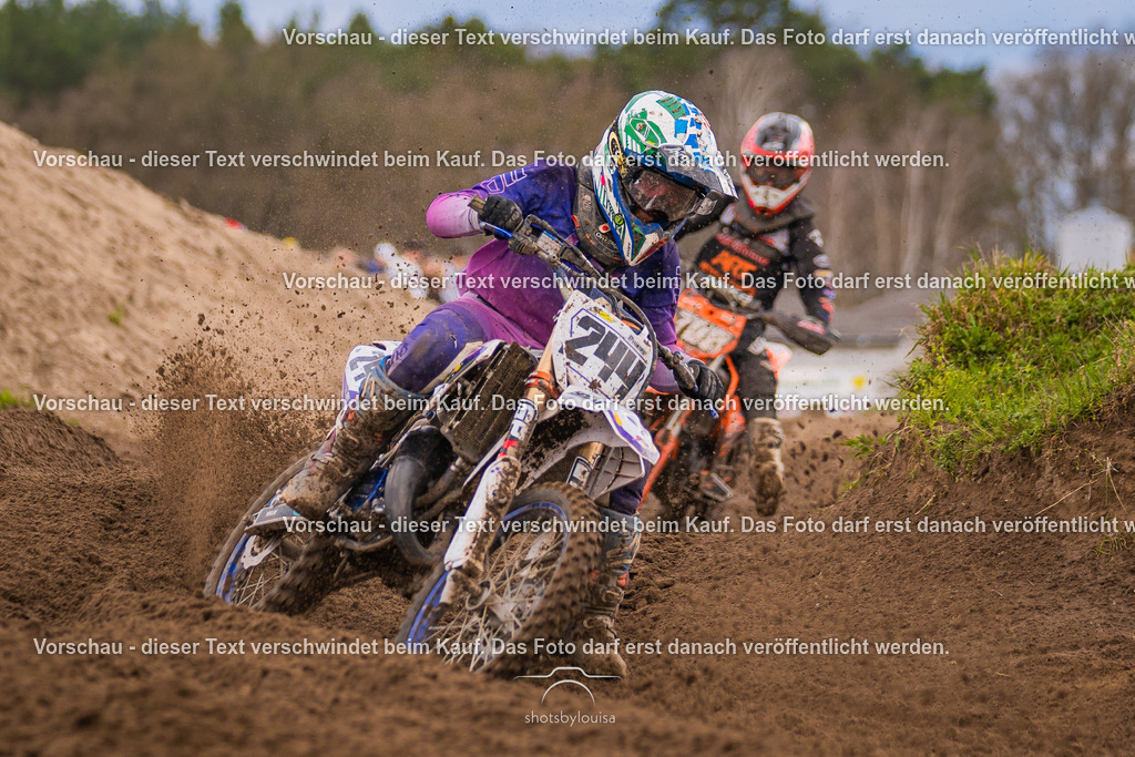 04_13_Bensdorf_85-3397 | Sportfotografin aus Berlin-Brandenburg mit Fokus auf Motocross. Ich halte deine sportliche Leistung und echte Emotionen auf und neben der Strecke professionell fest. Entdecke die Fotos von deinem Rennen und bestelle sie direkt hier im Shop.