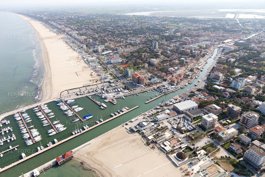 Aerial view: View of the town in Milano Marittima in the state Emilia Romagna, Italy.Photo: IMG_098367.jpg taken on 04/05/2017 by Werner Riehm/FLY-FOTO.comResolution of the original: 5472 x 3648 px