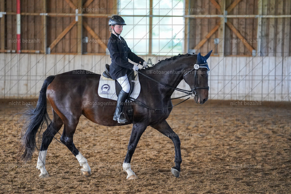 20230916-FAH08557 | Landsberg am Lech 2023, Turnierbildern, Turnierbilder Bayern, Reitsportfotograf, Pferdefotograf Bayern, Turnierfotos Landsberg, Fotoagentur Herrmann, Turnierfotografen Bayern