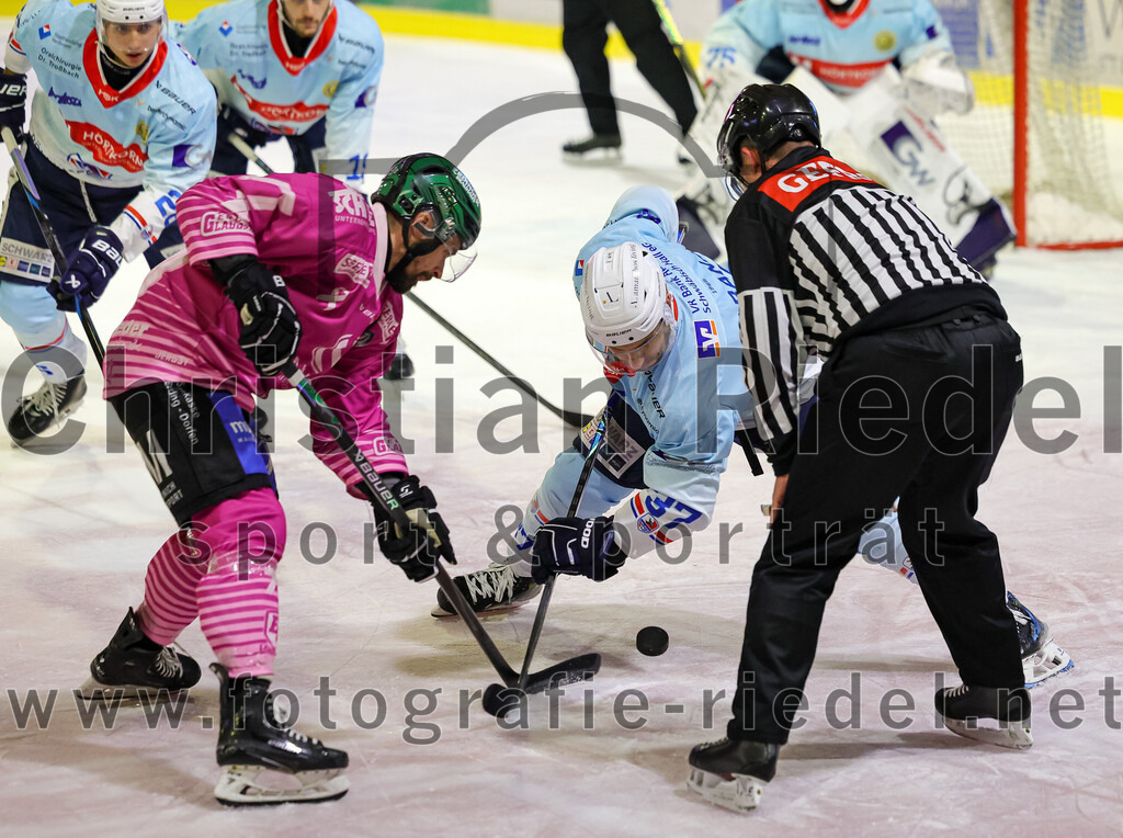 2025-10-05_143_TSV_Erding_gegen_Heilbronner_Falken | Erding, Deutschland, 05.10.2025:Eishockey, Oberliga Süd 2025 / 2026, 6. Spieltag, TSV Erding gegen Heilbronner Falken, Endergebnis: 3:1Philipp Michl (Erding Gladiators, #77)Foto: Christian Riedel / fotografie-riedel.net