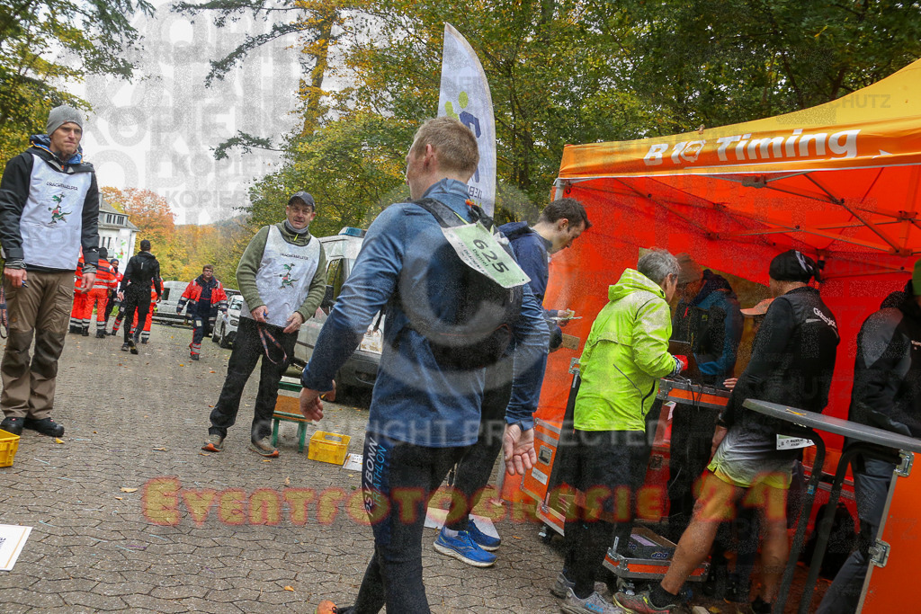 251026_1323_EX1_3305 | Sportfotografie im Rhein-Sieg Kreis, Köln, Bonn, NRW, Rheinland Pfalz, Hessen, etc. Unser Tätigkeitsfeld umfasst den Laufsport vom Volkslauf über den Marathon, Duathlon, Triathon bis zum Ultralauf wie Kölnpfad Ultra oder Schindertrail.