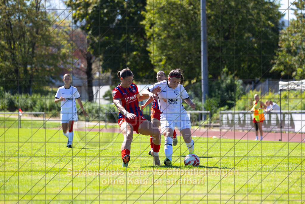 20260906_123442_0290_(c)_by_PhotoPeet | Lena Scheuring (1.FC Donzdorf #10) 1.FC Donzdorf (weiß) vs. 1.FC Heidenheim 1846 (rot), Fußball, Frauen-Verbandspokal Gruppe 2, 2. Runde, Saison 2026/2027, Rasenplatz Lautertal Stadion, Süßener Straße 16, 73072 Donzdorf, 06.09.2026 - 11:00 Uhr,Foto: PhotoPeet / Sport- &amp; Eventfotografie / Peter Harich