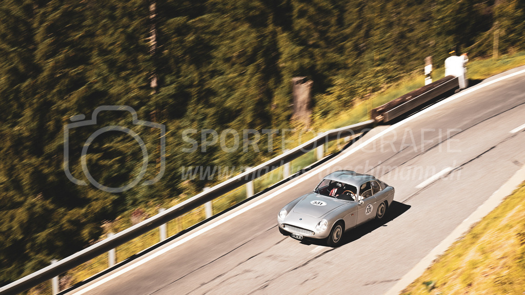19. Arosa ClassicCar 2023 - 1. September 2023 | 19. Arosa ClassicCar 2023
Arosa, Schweiz
Peter Kappeler aus Walchwil mit der Startnummer 331 in einem OSCA 1600 GTS Zagato, Jahrgang 1963, in der Klasse Sport Trophy.
@arosaclassiccar, @arosa.official, #arosaclassiccar, #arosa, #76curves, #classiccar
Bild: Sportfotografie Markus Aeschimann | www.markus-aeschimann.ch - Realisiert mit Pictrs.com
