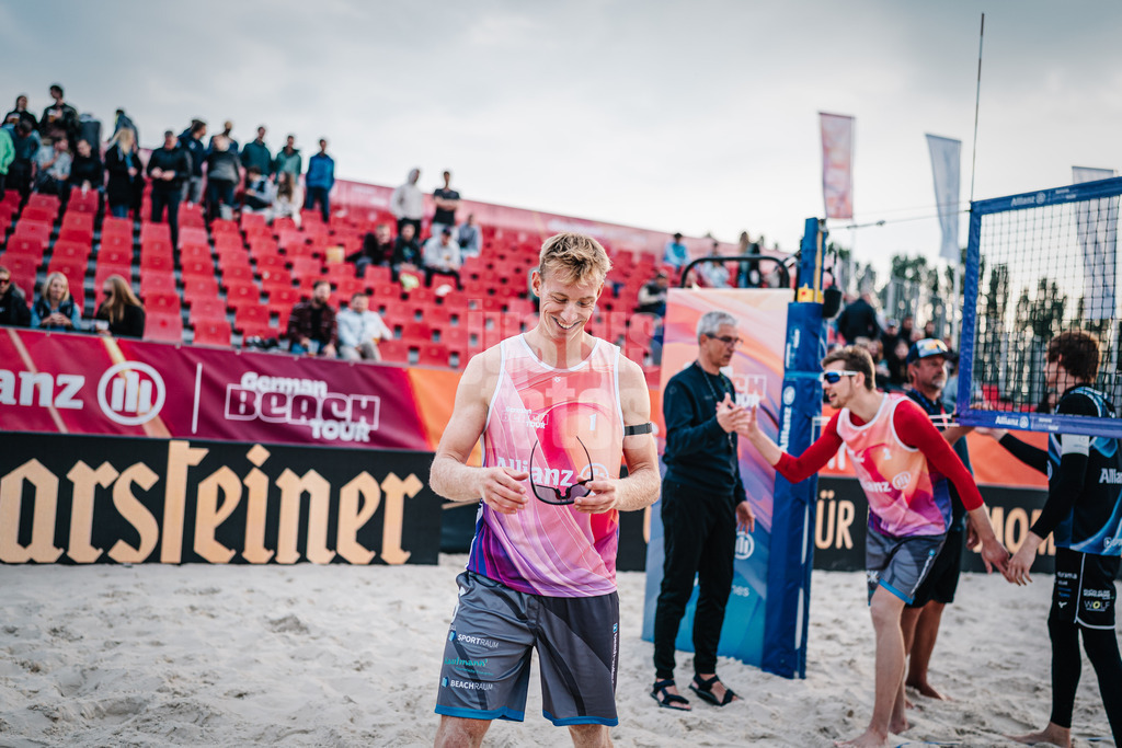 Beachvolleyball | Männer | German Beach Tour 2024 | Tourstop Bremen | 07.06.2024 | Jonas Reinhardt fröhlich