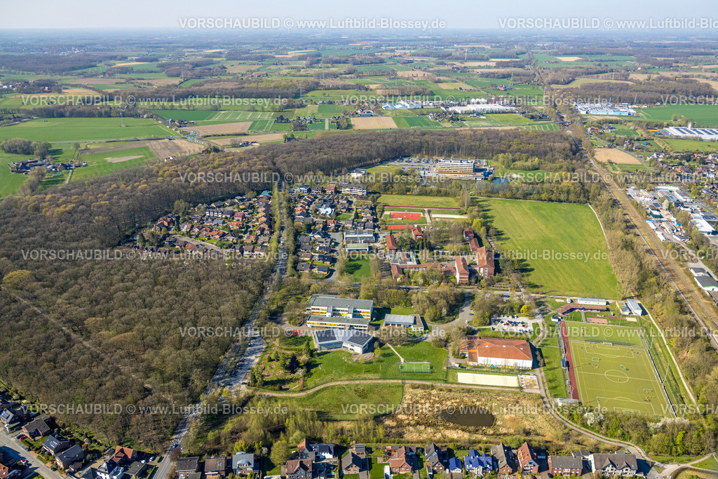 Werne250403394 | Luftbild, Anne-Frank-Gymnasium und Gymnasium St. Christophorus und Wohnsiedlung Johann-Gottfried-Herder-Straße, Krankenhaus St. Christophorus Werne mit Parkplatz, Am See, Werne, Ruhrgebiet, Nordrhein-Westfalen, Deutschland