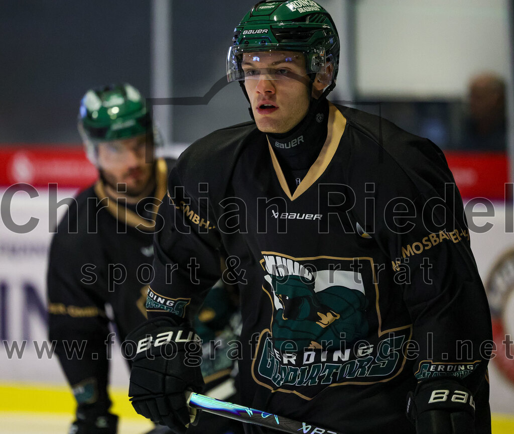 2025-12-05_009_TSV_Erding_gegen_Stuttgart_Rebels | Erding, Deutschland, 05.12.2025:Eishockey, Oberliga Süd 2025 / 2026, 23. Spieltag, TSV Erding gegen Stuttgart Rebels, Endergebnis: 5:6Foto: Christian Riedel / fotografie-riedel.net