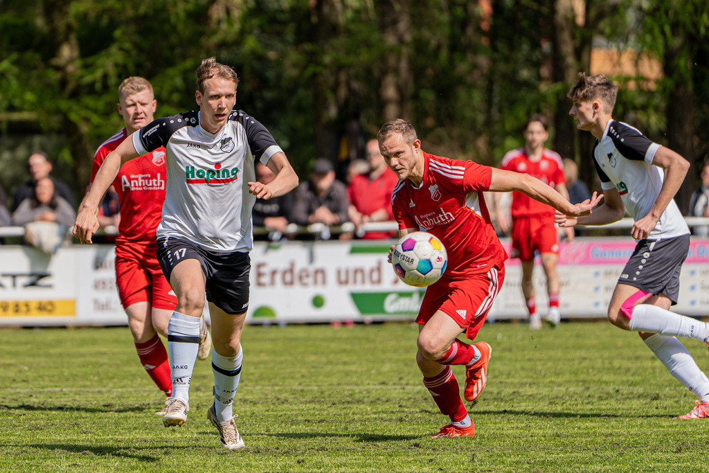 Fußball I Herren I Saison 2025-2026 I Kreisliga VEC I 24. Spieltag I 1. FC Varenesch - SC SW Bakum I 11830 | jns.sportfotos - Realisiert mit Pictrs.com