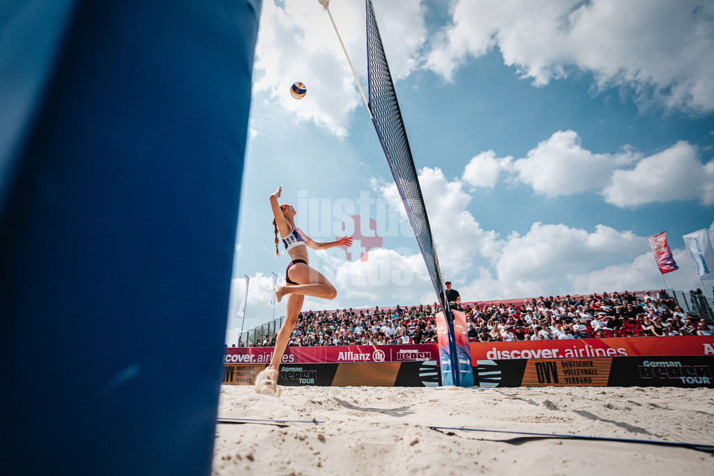 Beachvolleyball | Frauen | German Beach Tour 2024 | Tourstop Bremen | 08.06.2024 | Nele Barber beim Angriff