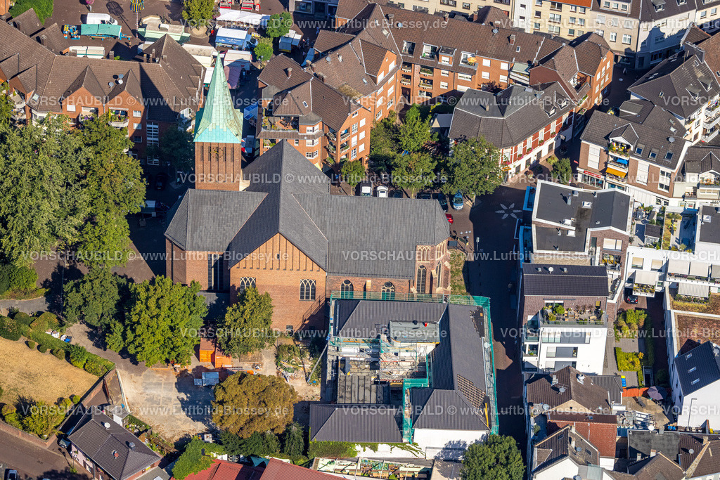 Dinslaken220806514 | Luftbild, Altstadt mit St. Vincentius Kirche, Baustelle mit Umbau Johannahaus, Dinslaken, Ruhrgebiet, Nordrhein-Westfalen, Deutschland