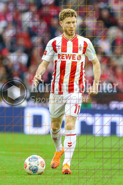 1. FC Köln vs FC Augsburg - 1. Bundesliga  | Köln, Deutschland, 18.10.25:   Florian Kainz (1. FC Köln) in Aktion am Ball, Einzelaktion waehrend des Spiels der 1. Bundesliga zwischen  1. FC Köln vs FC Augsburg im RheinEnergieStadion(Foto von Brauer-Fotoagentur / Adrian Schlueter)