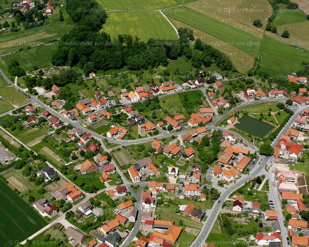 2634298 | KIRCHOHMFELD 09.06.2006 Wohngebiet einer Einfamilienhaus- Siedlung  in Kirchohmfeld im Bundesland Thüringen, Deutschland // Single-family residential area of settlement  in Kirchohmfeld in the state Thuringia, Germany Foto: Gerhard Launer