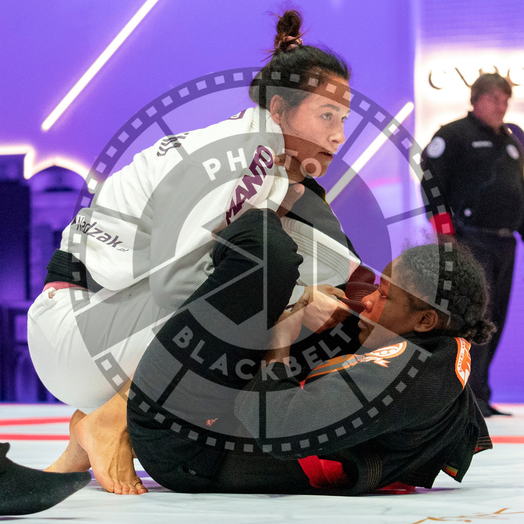 20231109PBB4336 | Fighters compete during the AJP World Professional Championship in the Mubadala Arena in Abu Dhabi, Arab United Emirates, on November 9, 2023.