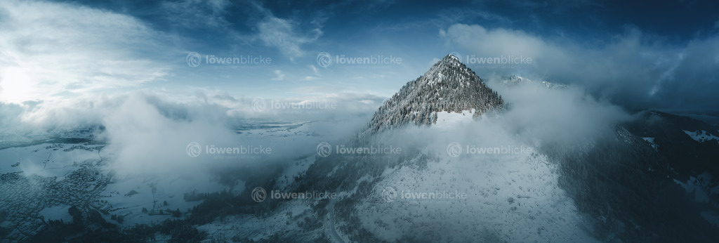 Burgberger Hörnle bei Oberstdorf umgeben von Nebel | löwenblicke | shop