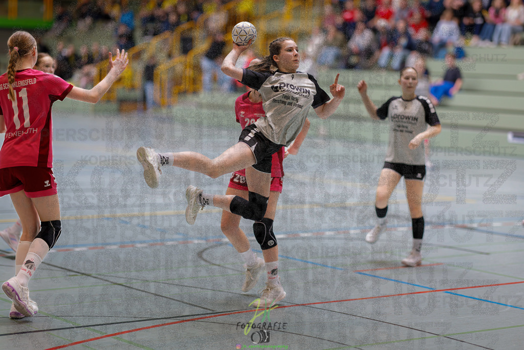 Hessenmeisterschaft wJC - Spiel um Platz 3; TuS Kriftel - SG Schenklengsfeld | Hessenmeisterschaft wJC - Spiel um Platz 3; TuS Kriftel - SG Schenklengsfeld am 22.03.2025 in Biedenkopf (Sporthalle Lahntalschule)Photo © 2025 - Jörg Heinrich - Realisiert mit Pictrs.com