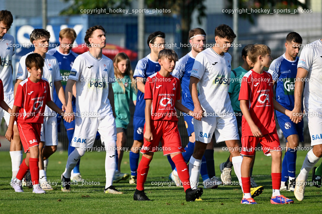 SAK vs. SV Dellach Gail | Einlauf mit SAK Nachwuchs, SAK vs. SV Dellach Gail, SAK vs. SV Dellach Gail am 14.08.2025 in Klagenfurt (Sportpark Welzenegg), Austria, (Photo by Bernd Stefan)