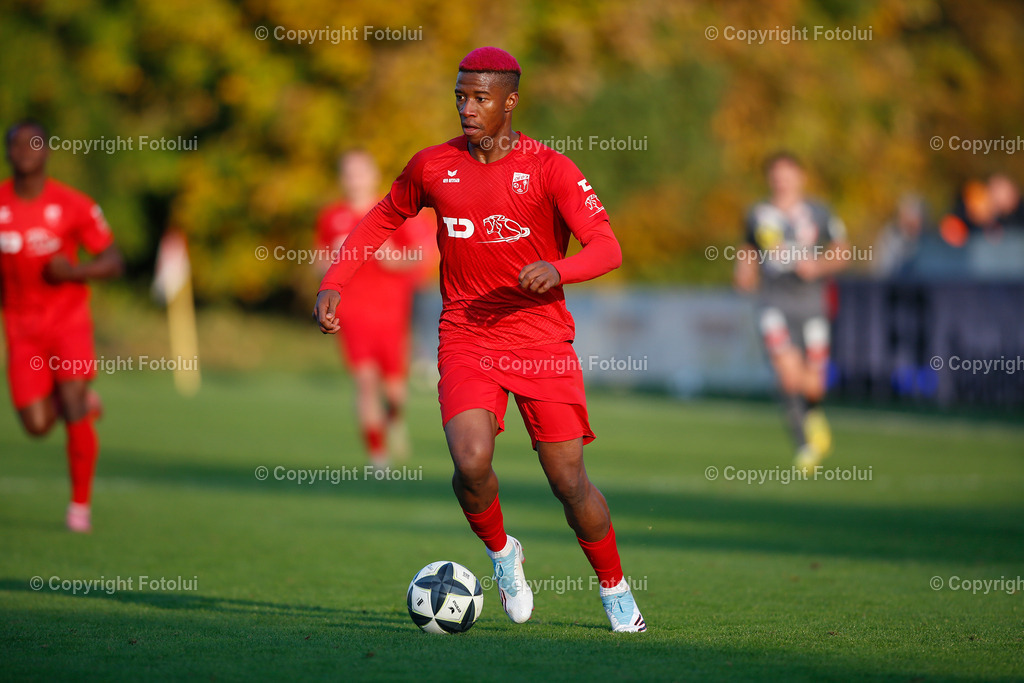 A_LUI_181025_27 | SPORT,FUSSBALL,REGIONALLIGA MITTE ASKOE OEDT-UNION GURTEN 18.10.2025 IM BILD: JONATHAN ALUKWU (OEDT) UND (GURTEN)FOTO:FOTOLUI
