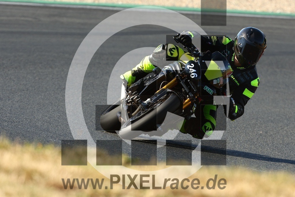 0246-20260712_06725 | Schöne Erinnerungen an spannende Momente - das festzuhalten ist unser Job. PIXELrace.de ist seit 2003 auf den Rennstrecken Europas unterwegs um die Action draußen beim Fahren und die wunderbare Stimmung imm Fahrerlager für euch einzufangen.