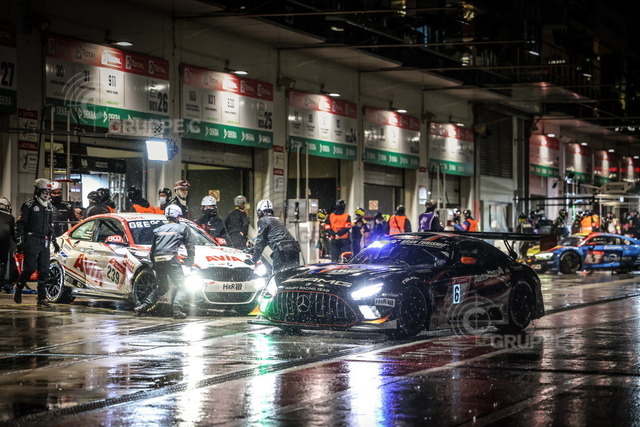 24h-020 | Motorsport-Fotografie: DTM, 24h Nürburgring und GT-Action in hochauflösenden Bildern. Entdecke packende Rennmomente & Impressionen direkt aus der Boxengasse. - Realisiert mit Pictrs.com