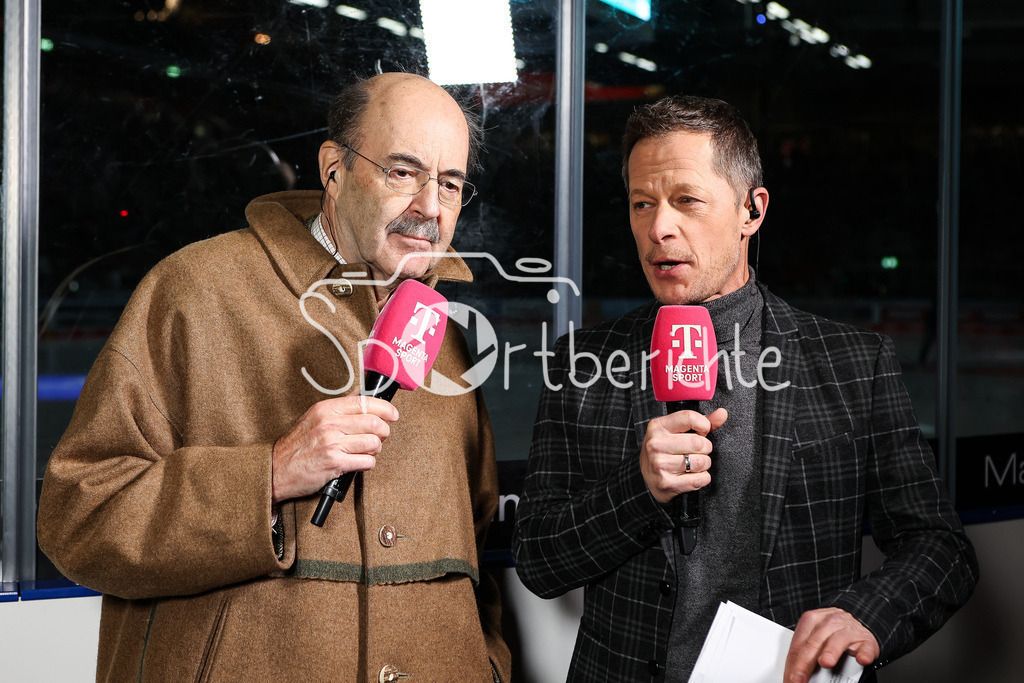 Augsburger Panther - Nürnberg ICE Tigers | Fritz von Thurn und Taxis am Mikrofon von Magenta Sport beim DEL Retro Spiel zwischen Augsburg und Nürnberg / Sascha BANDERMANN