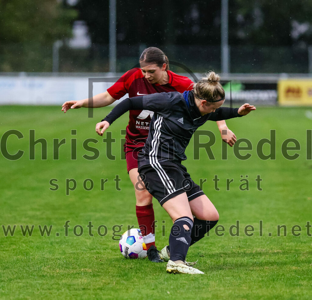 2023-10-14_088_FC_Schwaig_gegen_SV_Schechen | Oberding, Deutschland, 14.10.2023:
Fußball, Bezirksliga 2023 / 2024, 6. Spieltag, FC Schwaig gegen SV Schechen, Endergebnis: 4:3

Christine Lang (FC Schwaig, #6), Antonia Schaible (SV Schechen, #18)

Foto: Christian Riedel / fotografie-riedel.net