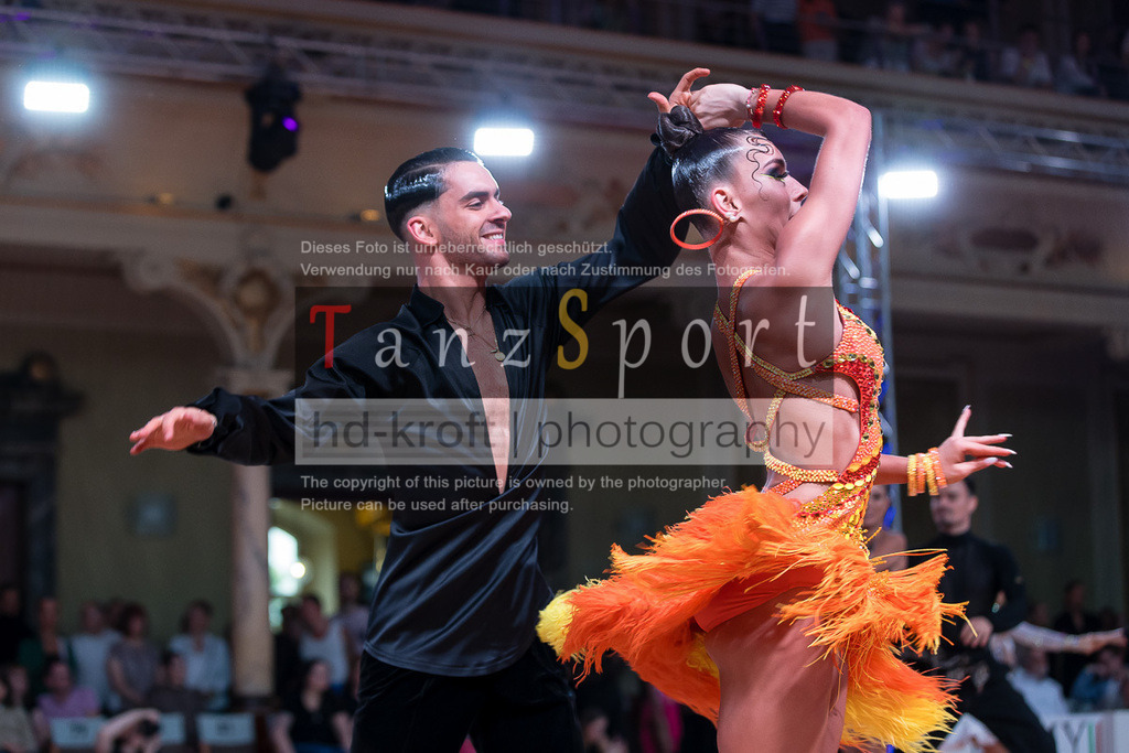 20240706_WDSF_WO_Latin_8973 | Tanzsportbilder, Standardtanz, Lateintanz, WDSF, DTV, LTVB, dancecomp, goc, hessen tanzt, blaues band der spree, walzer, tango, wiener walzer, slowfox, quickstepp, samba, rumba, cha-cha-cha, paso doble. jive, hd-kroft photography, turniertanzsport