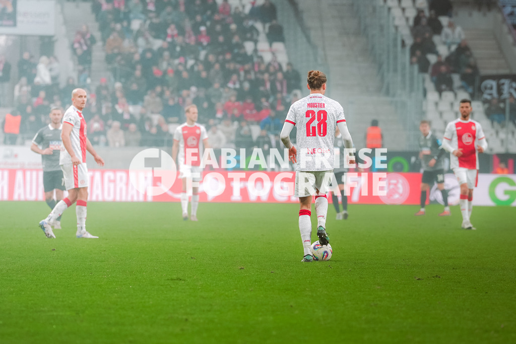 GER Rot-Weiss Essen vs. SSV Ulm, Fussball, 3. Liga, Spieltag 19, Saison 2025/2026, 20.12.2025 | GER Rot-Weiss Essen vs. SSV Ulm, Fussball, 3. Liga, Spieltag 19, Saison 2025/2026, 20.12.2025Foto: Fabian Friese - Realisiert mit Pictrs.com