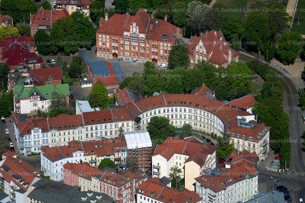 4026457 | ERFURT 07.05.2020 Gebäude eines Mehrfamilien- Wohnhauses an der Wilhelm-Külz-Straße im Ortsteil Brühlervorstadt in Erfurt im Bundesland Thüringen, Deutschland. // Building of a multi-family residential building on Wilhelm-Kuelz-Strasse in the district Bruehlervorstadt in Erfurt in the state Thuringia, Germany. Foto: Gerhard Launer