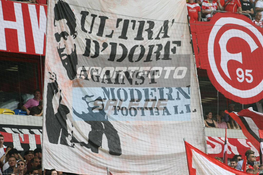 Fortuna Düsseldorf - SC Paderborn | © Sportfoto-Sale (MK) - Realisiert mit Pictrs.com