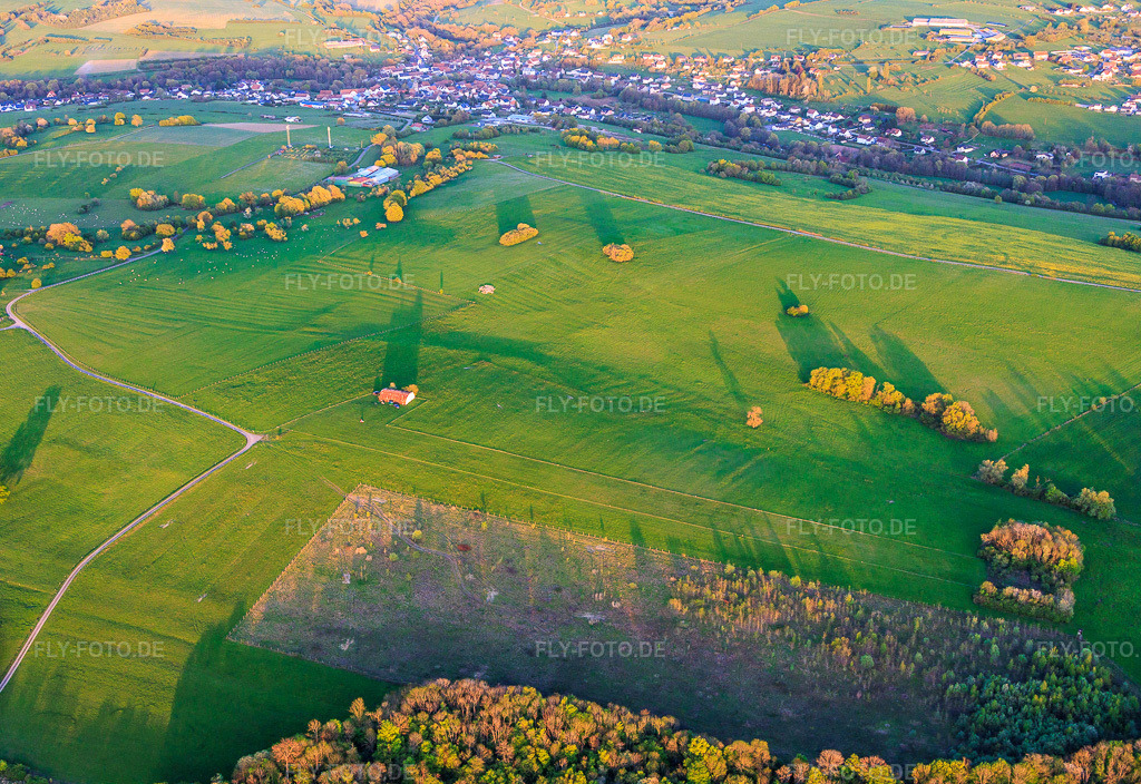 Luftbild: UL Flugplatz L‘oiseau blanc Achen in Achen im Bundesland Moselle in Frankreich.Foto: IMG_154834.jpg vom 17.04.2026 durch Werner Riehm/FLY-FOTO.deAuflösung des Originals: 5818 x 4000 px