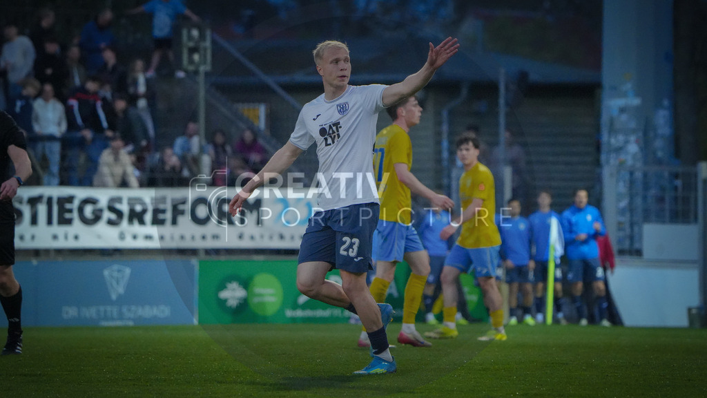 Fußball, Herren, Saison 2025/2026, Regionalliga Nordost, 30. Spieltag, FSV 63 Luckenwalde vs. SV Babelsberg 03, Freitag 17.04.2026, Karl-Liebknecht-Stadion Potsdam | Fußball, Herren, Saison 2025/2026, Regionalliga Nordost, 30. Spieltag, FSV 63 Luckenwalde vs. SV Babelsberg 03, Freitag 17.04.2026, Karl-Liebknecht-Stadion Potsdam, Im Bild: Linus Queißer (Babelsberg) jubelt über seinen Treffer zum 2:3 Anschluss. - Realisiert mit Pictrs.com