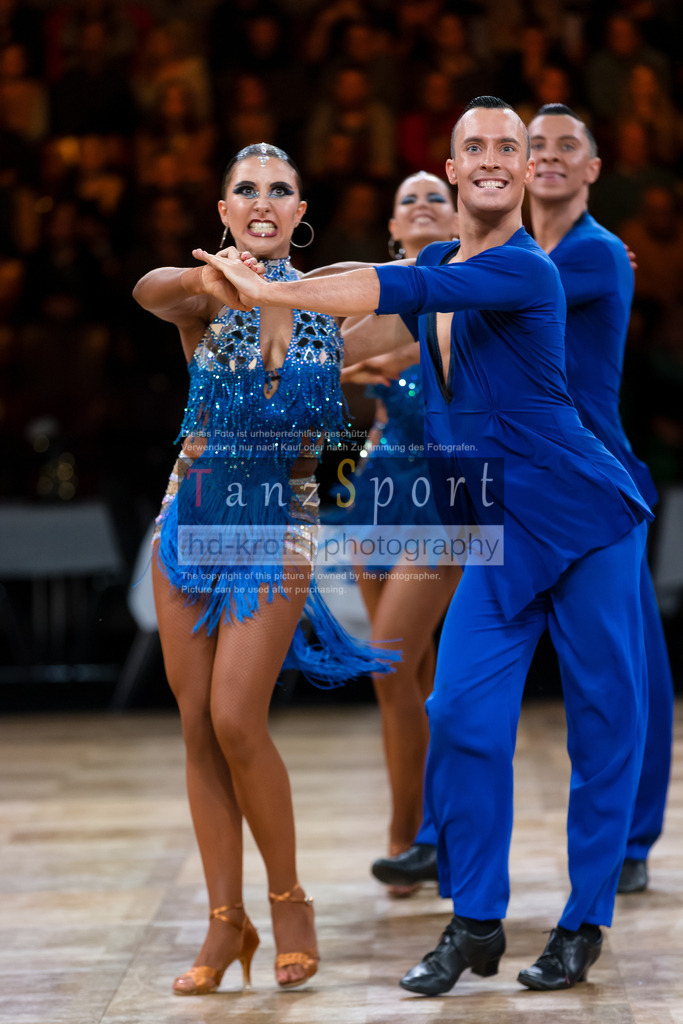 20241109_DM-Formationen_Vorrunde_1239 | Tanzsportbilder, Standardtanz, Lateintanz, WDSF, DTV, LTVB, dancecomp, goc, hessen tanzt, blaues band der spree, walzer, tango, wiener walzer, slowfox, quickstepp, samba, rumba, cha-cha-cha, paso doble. jive, hd-kroft photography, turniertanzsport