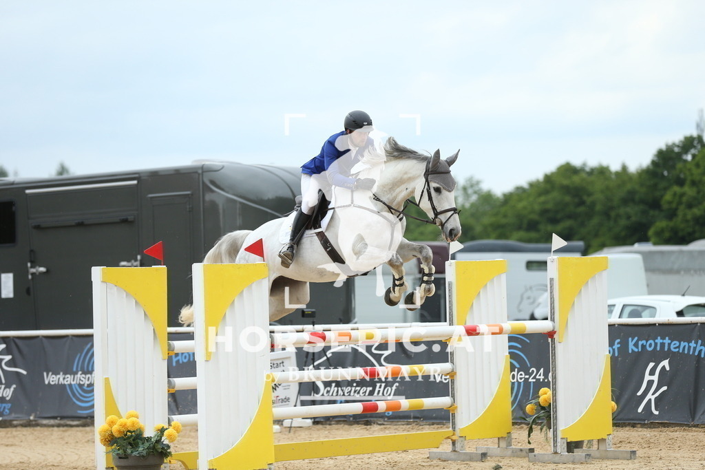 DL2Q3294 | Willkommen bei Brunnmayr - Design & Fotografie – Ihrem Spezialisten für Reitturniere und Pferdeveranstaltungen in Oberösterreich, Salzburg und Bayern! Seit über 17 Jahren sind wir leidenschaftlich dabei.