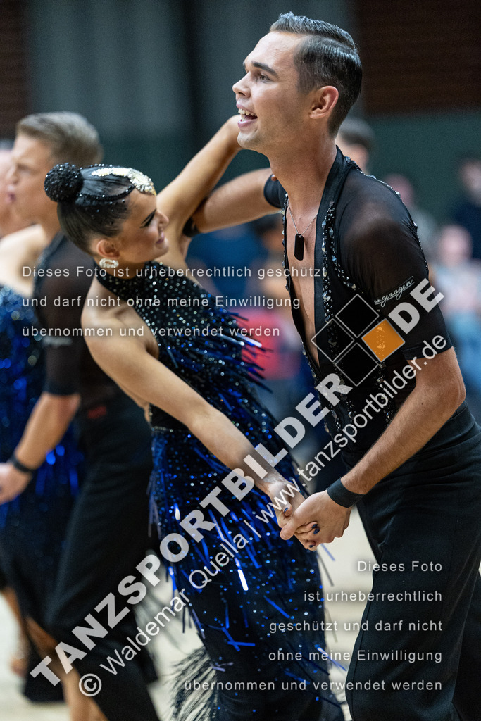 20240406-13560 | Hier finden Sie Tanz Bilder vom Latein und Standard Formationen tanzen. Sportbilder vom Tanzsport. Schöne Fotos und von Weltmeisterschaft, Europameisterschaft, Bundesliga, Regionalliga, Oberliga und Landesliga sowie von GOC Stuttgart, DanceComp, WM Bremen