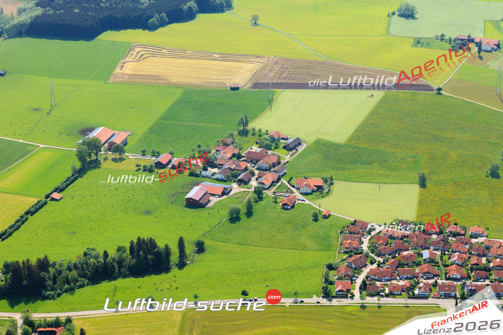 Die Luftaufnahme der Stadt Haldenwang wurde vom UL-Flugzeug heraus erstellt ( keine Drohne )- hohe Auflösung für beste Qualität