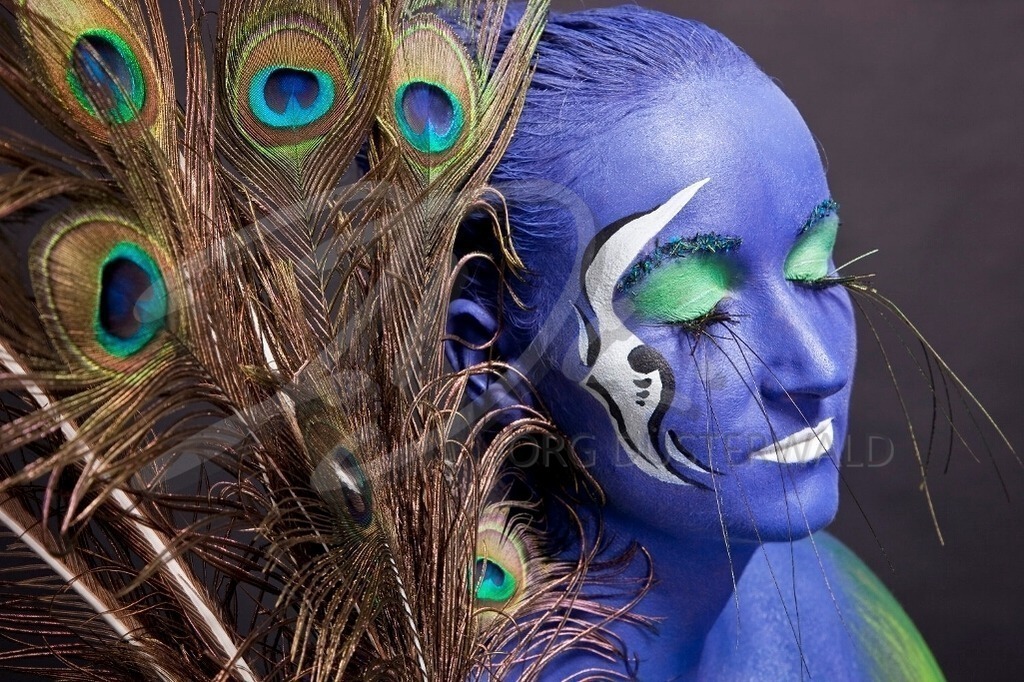 AnimalArt-PFAU_8577 | #002 | Modell: Kathrin | Foto: Felix Krull - Realisiert mit Pictrs.com