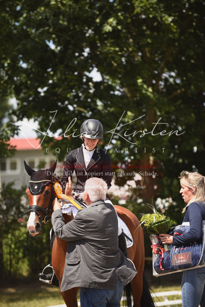DSC_1574 | Pferde- und Turnierfotografie in Westsachsen. Pferdeportraits, Auftragszeichnungen und intuitive Kunst.