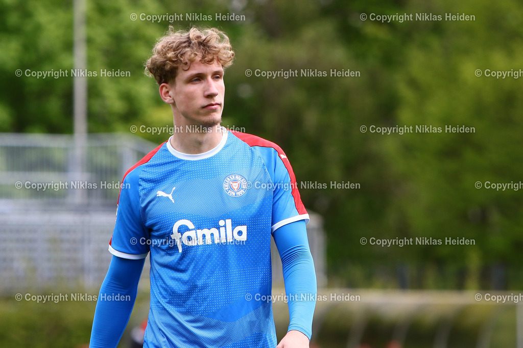 NH_EimsbüttelerTV_HolsteinKielU23_RegionalligaNord_21042024 | #24 Lasse Rosenboom (Holstein Kiel U23)

Fußball I Herren I Regionalliga Nord I Saison 2023-2024 I 30. Spieltag I Eimsbütteler TV - Holstein Kiel U23 I 21.04.2024 I Sportpark Eimsbüttel