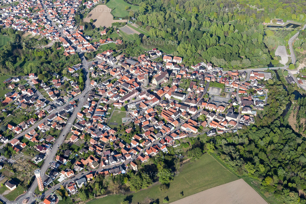 Vue aérienne: Vue de la ville à Seltz dans le département Bas Rhin, France. Photo: IMG_099034.jpg prise le 23/04/2017 par Werner Riehm/FLY-FOTO.euRésolution de l'original: 5472 x 3648 px