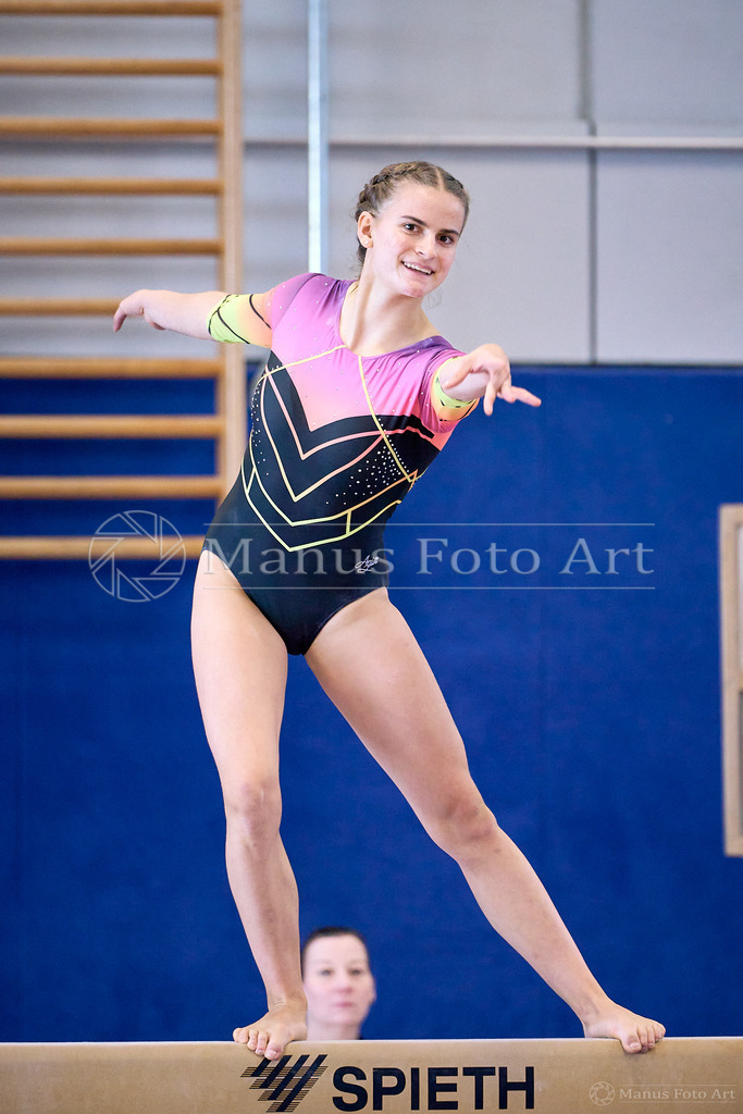 2024-10-06-1-A-DSC03025 | Professionelle Sportfotografie in Hamburg, Schleswig-Holstein und Niedersachsen – spezialisiert auf Rhönrad, Geräteturnen, Leistungsturnen und rhythmische Sportgymnastik. Bundesweite Begleitung von Rhönrad-Events. Jetzt Sport-Fotos - Realisiert mit Pictrs.com