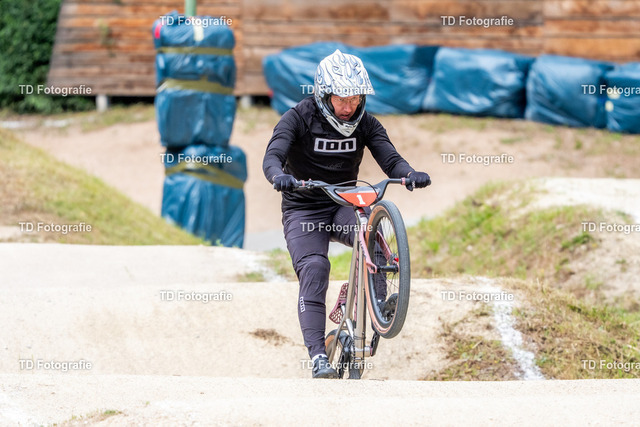 BayBMX2026-05423 | Fotogalerie von Thomas Dettweiler mit Eventbildern und lizenzfreien Fotos. Perfekt als Wandbild, für Büro, Website oder private Nutzung. - Realisiert mit Pictrs.com