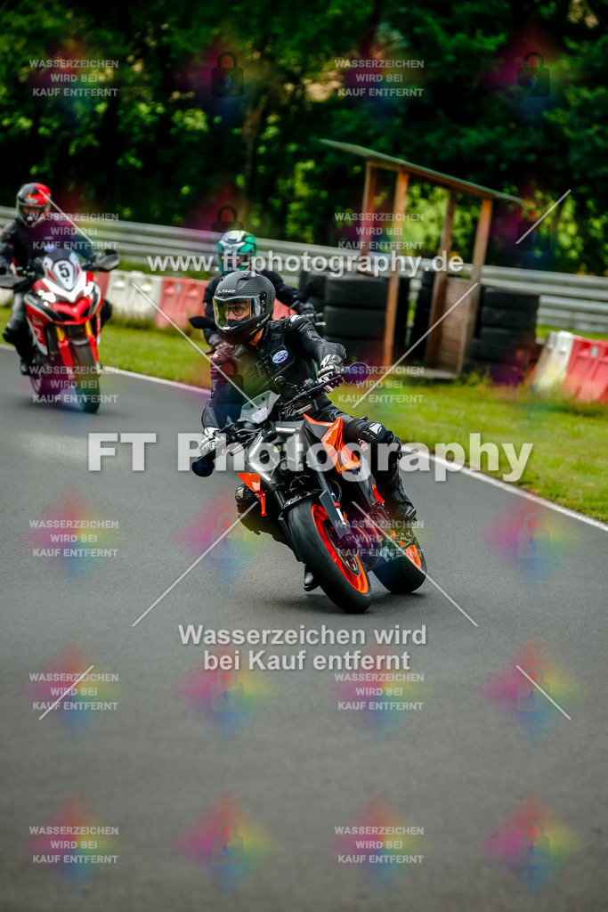 VBK-3645 | Hier findet Ihr Bilder von Touristenfahrten auf der Nürburgring Nordschleife oder von anderen Veranstaltungen die ich besucht habe. Viel Spass beim Durch Schauen 