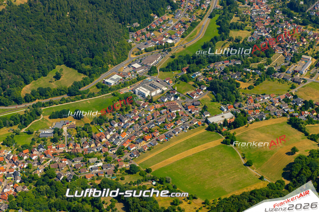 Das Luftbild zeigt :  Mömbris - Die Luftaufnahme wurde 2023 vom UL-Flugzeug aus erstellt ( keine Drohne ) - Hochauflösende Luftaufnahme - Für grossformatige Ausdrucke geeignet. Die Geschenkidee !Mit Lizenz und Bildrechte bestellbar