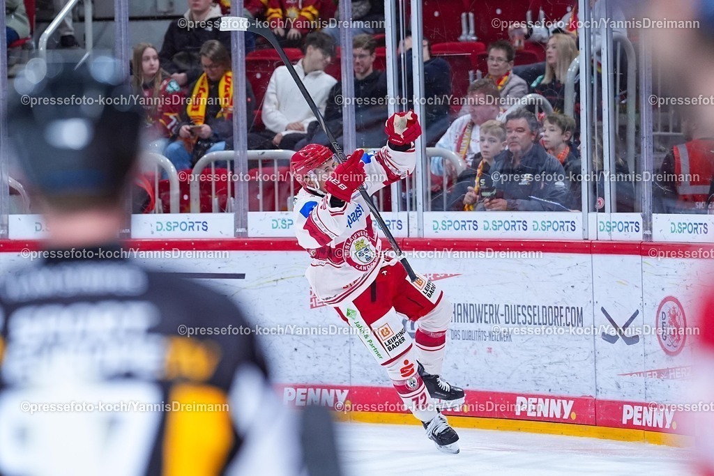 xYDRx19102501008 | 19.10.2025, xydrx, Eishockey, DEL2, Düsseldorfer EG - EV Landshut, PSD Bank Dome Düsseldorf: Torjubel nach dem Tor zum 2:o für den EV Landshut durch Torschütze Trevor Gooch (EV Landshut #72)